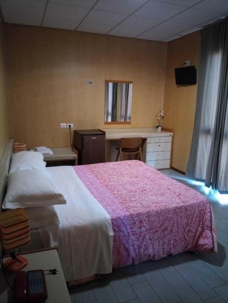 Hotel Socrate Lavena Ponte Tresa Eksteriør bilde