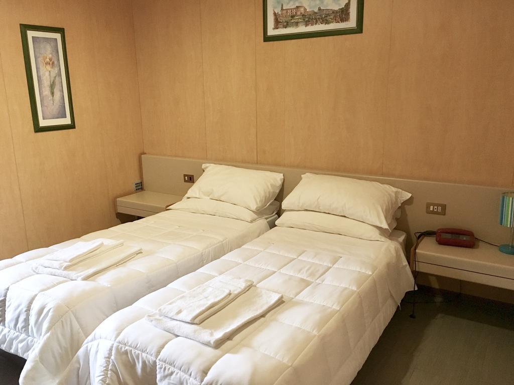 Hotel Socrate Lavena Ponte Tresa Eksteriør bilde