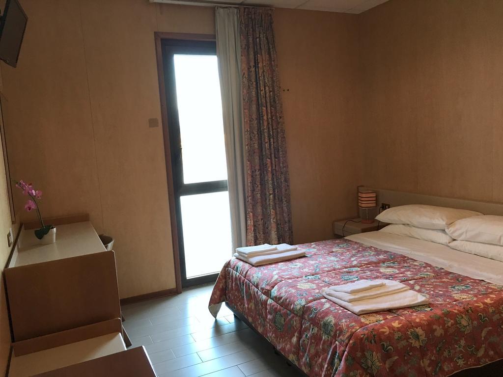 Hotel Socrate Lavena Ponte Tresa Eksteriør bilde