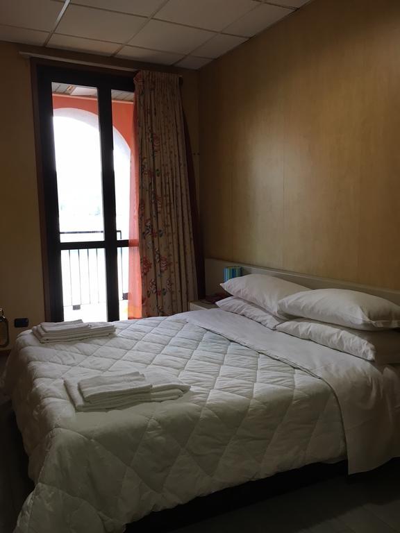 Hotel Socrate Lavena Ponte Tresa Eksteriør bilde