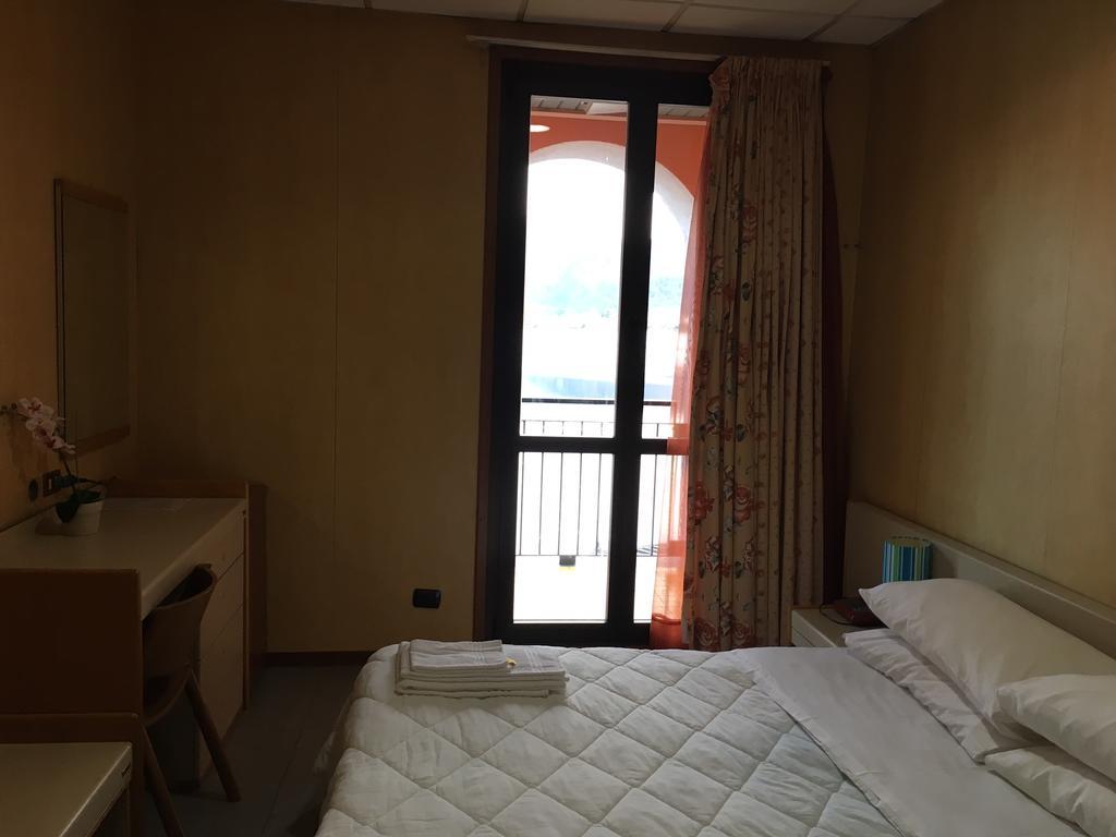 Hotel Socrate Lavena Ponte Tresa Eksteriør bilde
