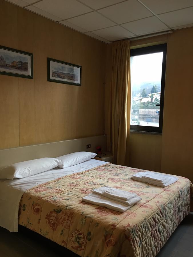 Hotel Socrate Lavena Ponte Tresa Eksteriør bilde
