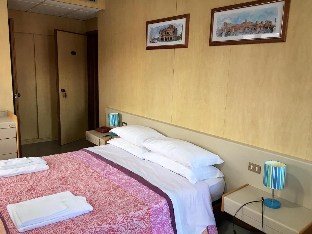 Hotel Socrate Lavena Ponte Tresa Eksteriør bilde